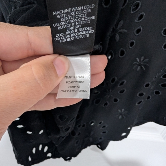 Torrid Deep Black Eyelet Button-Up Shirt in Size 1 (14/16) - Picture 9 of 10